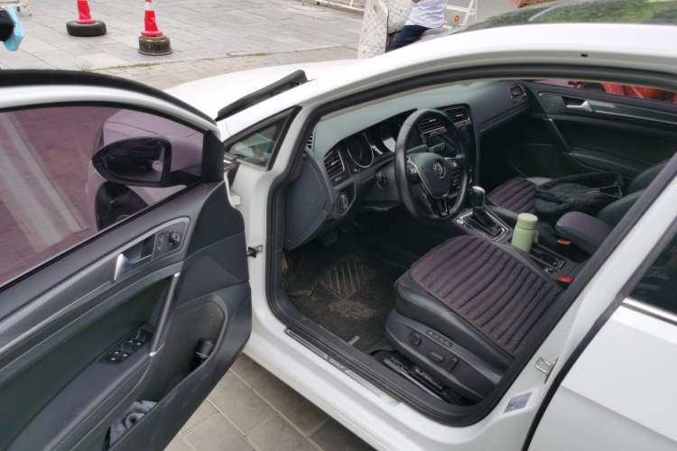 Used Volkswagen Golf 2018 230TSI Automatic Luxury Version Driver Seat