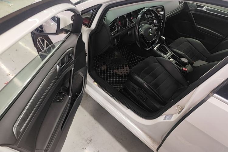 Used Volkswagen Golf 2018 230TSI Automatic Luxury Version Driver Seat