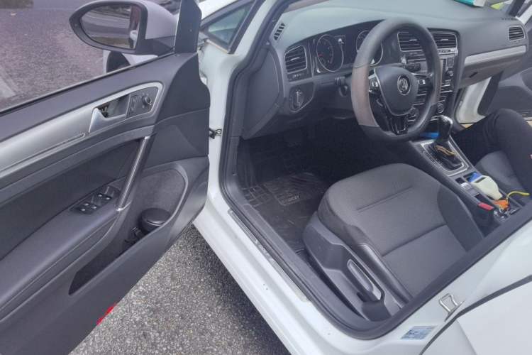 Used Volkswagen Golf 2018 230TSI Automatic Comfort Model Driver Seat