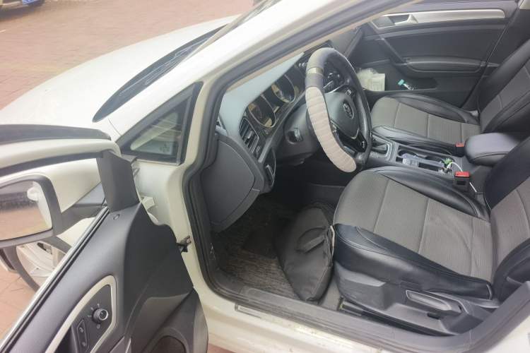 Used Volkswagen Golf 2018 230TSI Automatic Comfort Model Driver Seat