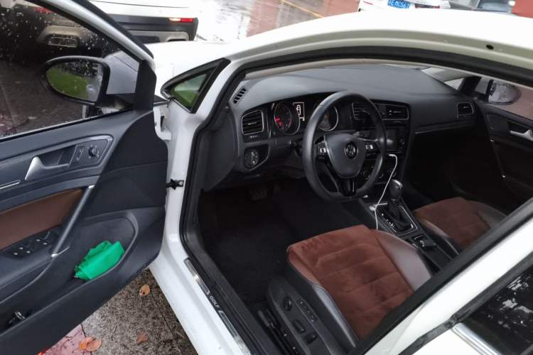 Used Volkswagen Golf 2018 230TSI Automatic Luxury Version Driver Seat