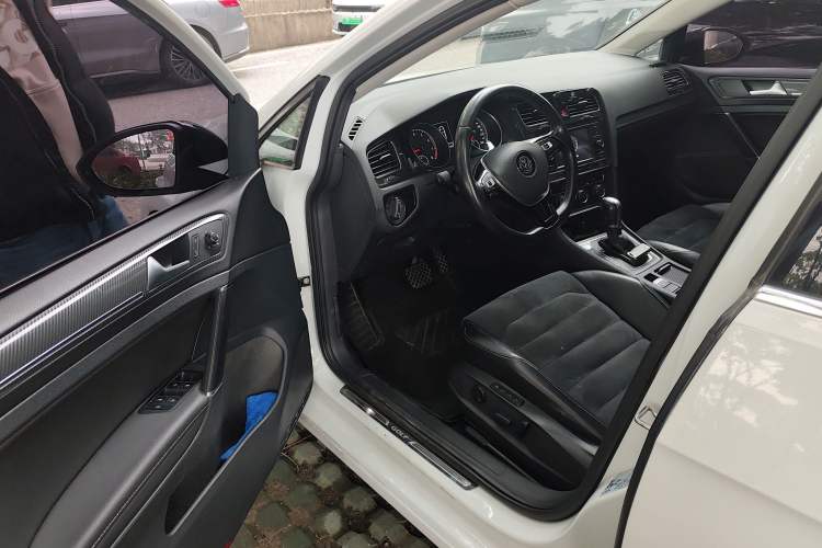 Used Volkswagen Golf 2018 230TSI Automatic Luxury Version Driver Seat