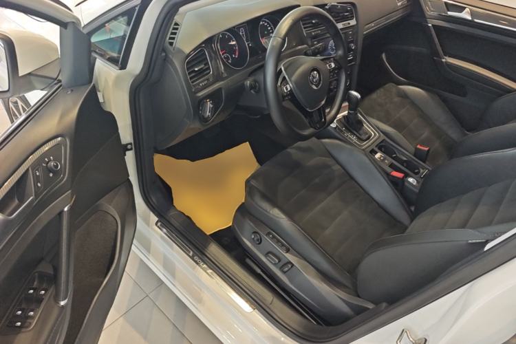 Used Volkswagen Golf 2018 230TSI Automatic Luxury Version Driver Seat