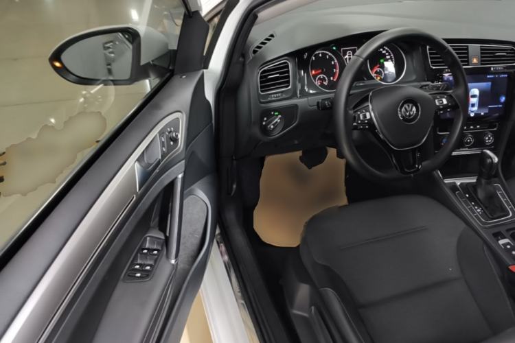 Used Volkswagen Golf 2018 1.6L Automatic Comfort Model Driver Seat