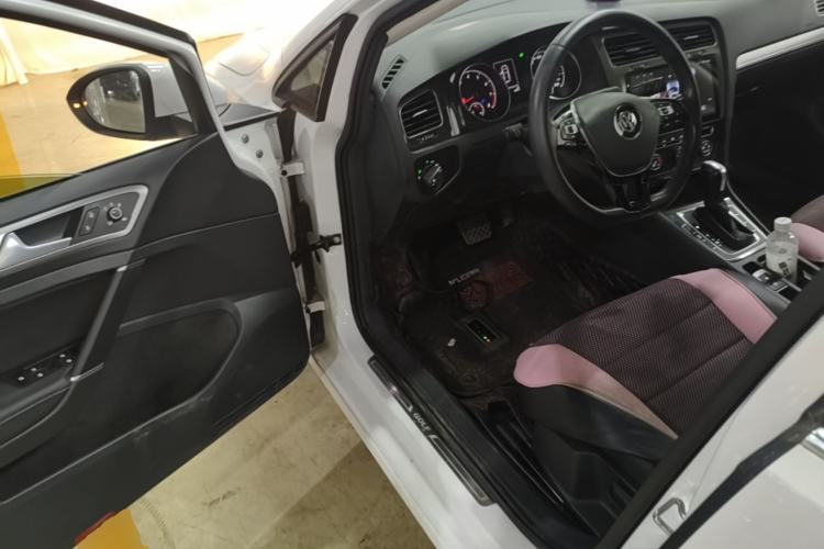 Used Volkswagen Golf 2018 230TSI Automatic Comfort Model Driver Seat