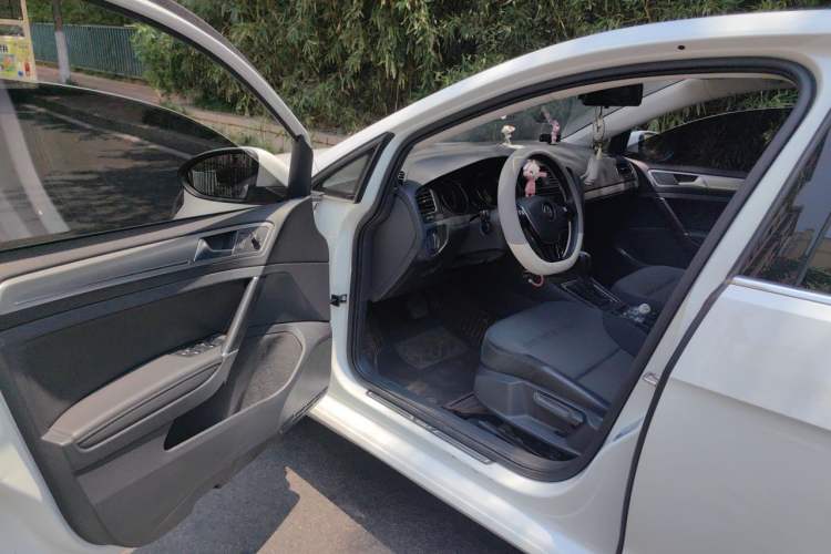 Used Volkswagen Golf 2018 230TSI Automatic Comfort Model Driver Seat
