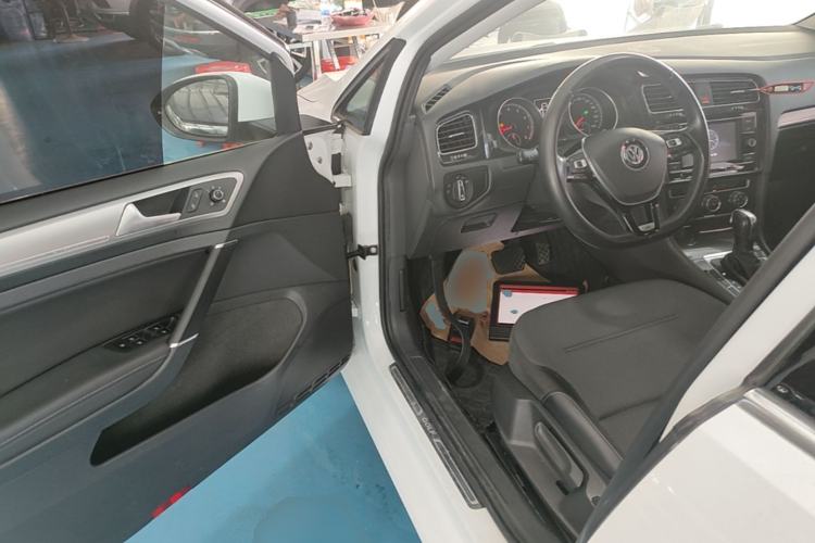 Used Volkswagen Golf 2018 230TSI Automatic Comfort Model Driver Seat