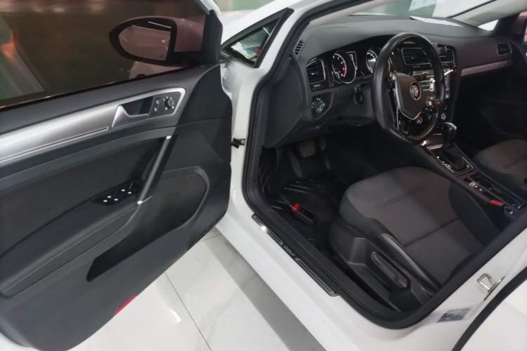 Used Volkswagen Golf 2018 1.6L Automatic Comfort Model Driver Seat