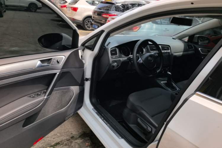 Used Volkswagen Golf 2018 1.6L Automatic Comfort Model Driver Seat