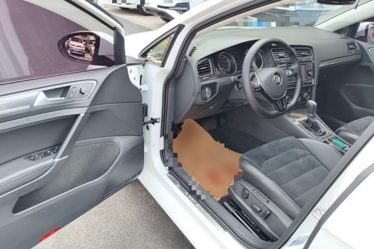 Used Volkswagen Golf 2018 230TSI Automatic Luxury Version Driver Seat