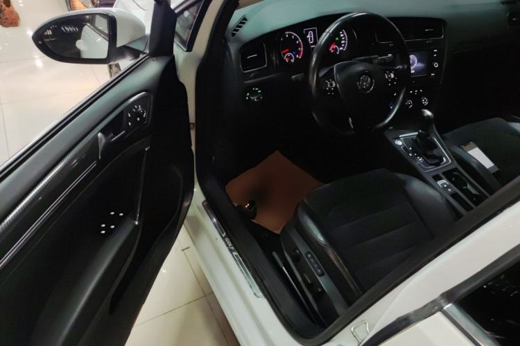 Used Volkswagen Golf 2018 230TSI Automatic Luxury Version Driver Seat