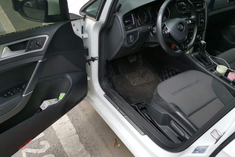 Used Volkswagen Golf 2018 230TSI Automatic Comfort Model Driver Seat
