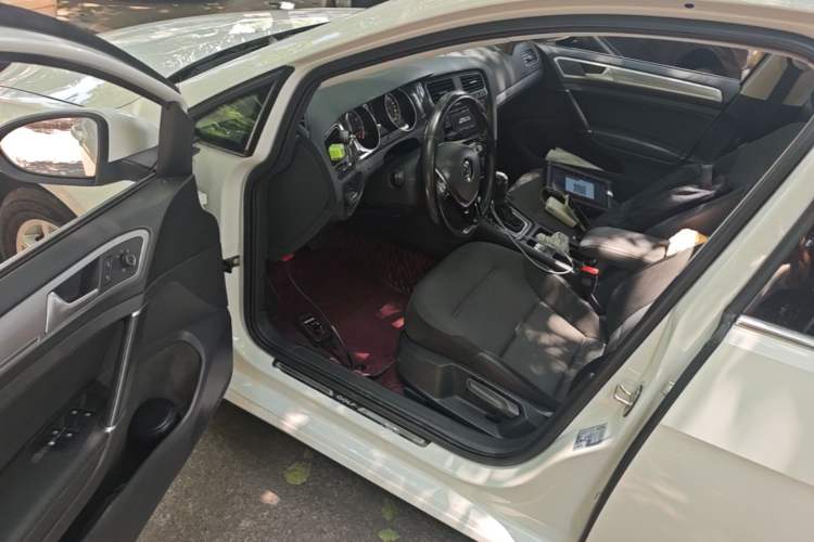 Used Volkswagen Golf 2018 230TSI Automatic Comfort Model Driver Seat