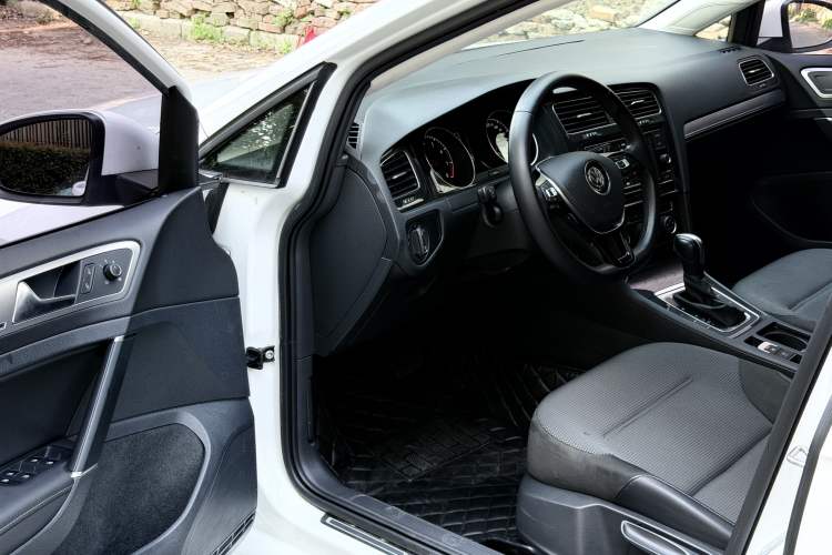 Used Volkswagen Golf 2018 1.6L Automatic Comfort Model Driver Seat
