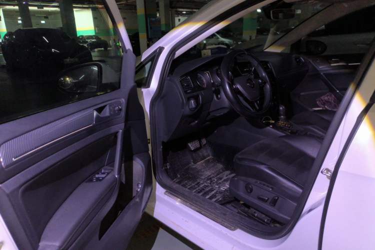 Used Volkswagen Golf 2018 230TSI Automatic Luxury Version Driver Seat
