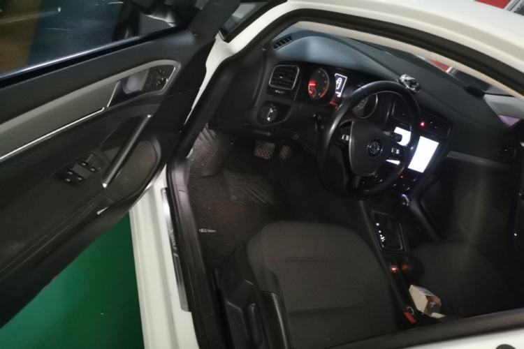Used Volkswagen Golf 2018 230TSI Automatic Comfort Model Driver Seat