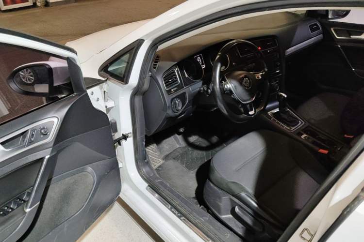 Used Volkswagen Golf 2018 230TSI Automatic Comfort Model Driver Seat