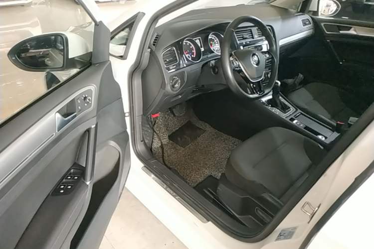 Used Volkswagen Golf 2018 1.6L Automatic Comfort Model Driver Seat