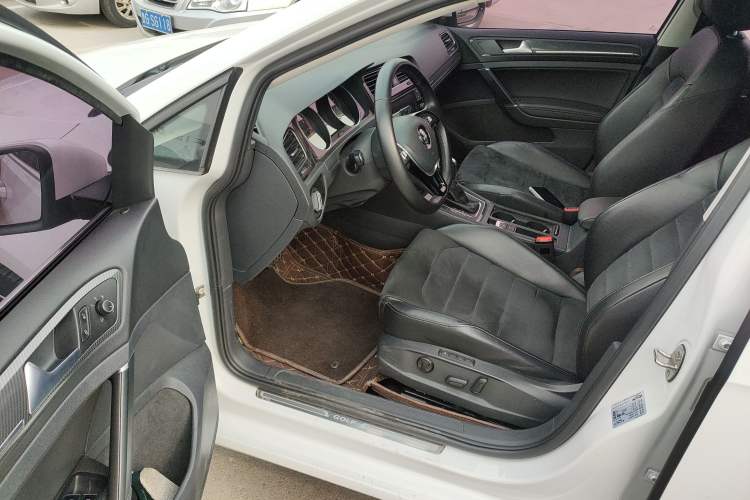 Used Volkswagen Golf 2018 230TSI Automatic Luxury Version Driver Seat