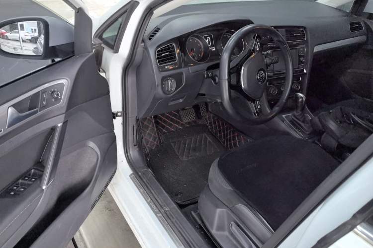 Used Volkswagen Golf 2018 1.6L Automatic Comfort Model Driver Seat