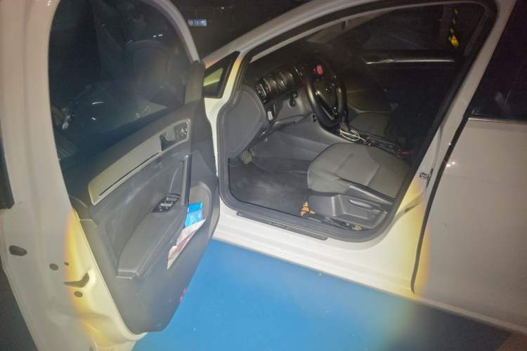 Used Volkswagen Golf 2018 230TSI Automatic Comfort Model Driver Seat