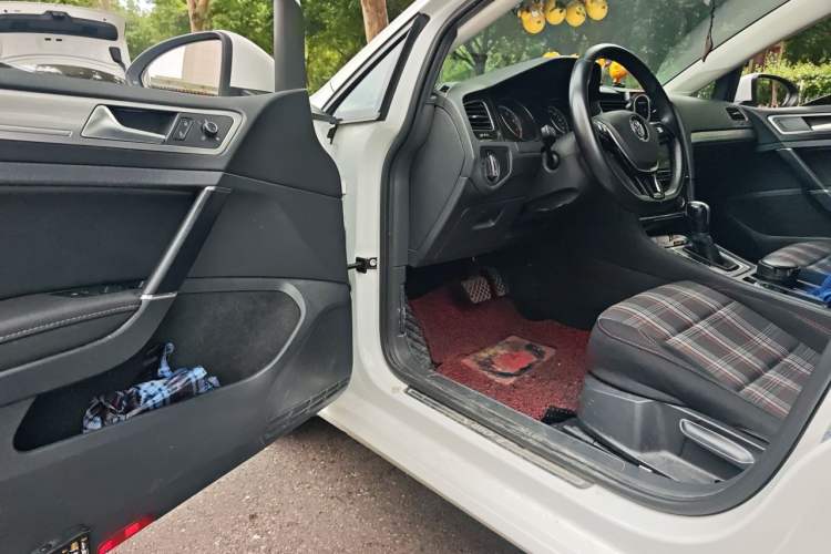 Used Volkswagen Golf 2018 1.6L Automatic Comfort Model Driver Seat