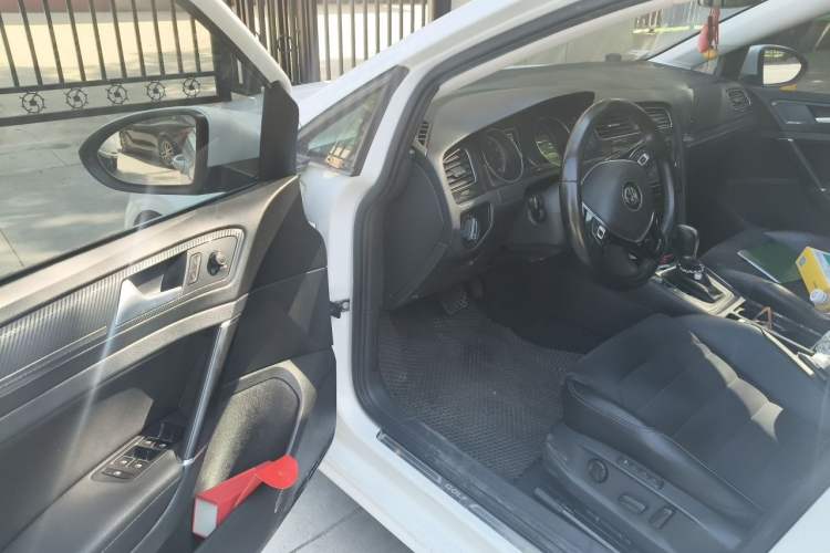 Used Volkswagen Golf 2018 230TSI Automatic Luxury Version Driver Seat