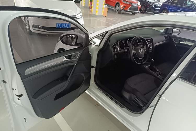 Used Volkswagen Golf 2018 1.6L Automatic Comfort Model Driver Seat