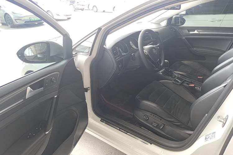 Used Volkswagen Golf 2018 230TSI Automatic Luxury Version Driver Seat