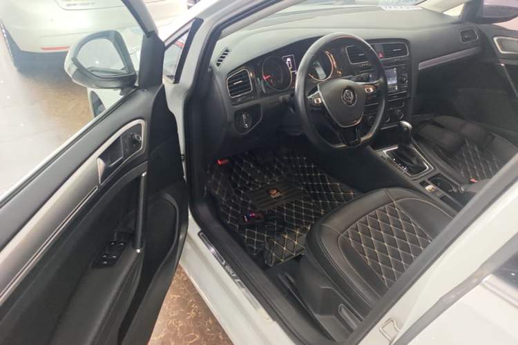 Used Volkswagen Golf 2018 230TSI Automatic Comfort Model Driver Seat