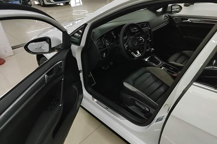 Used Volkswagen Golf 2018 280TSI Automatic R-Line Model Driver Seat