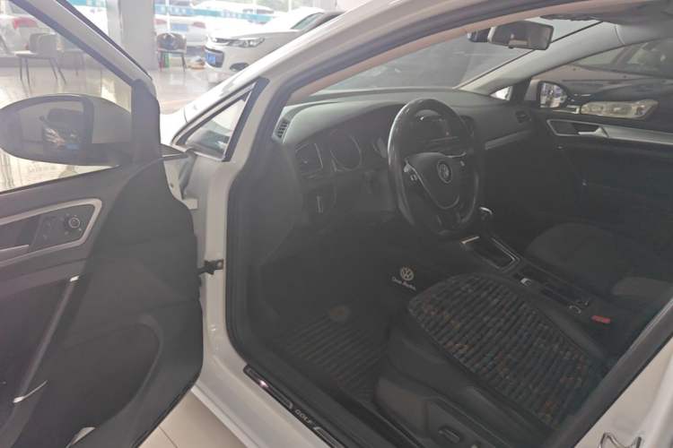 Used Volkswagen Golf 2018 230TSI Automatic Comfort Model Driver Seat