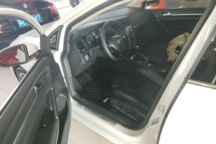 Used Volkswagen Golf 2018 230TSI Automatic Luxury Version Driver Seat