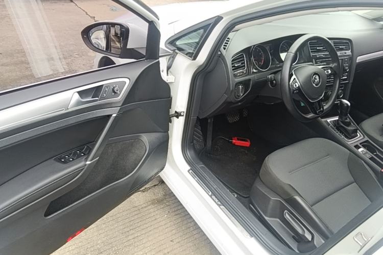 Used Volkswagen Golf 2018 230TSI Automatic Comfort Model Driver Seat
