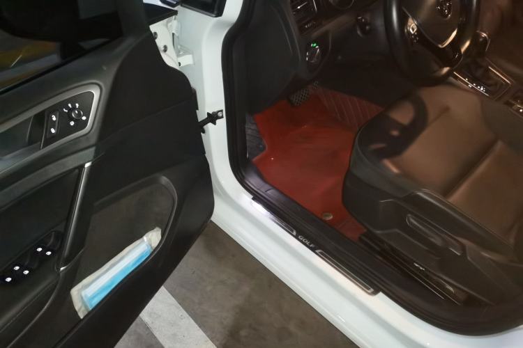 Used Volkswagen Golf 2018 230TSI Automatic Comfort Model Driver Seat