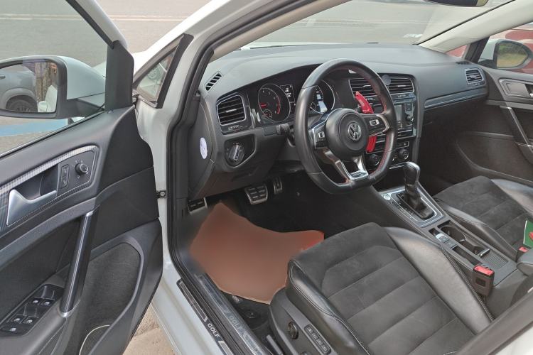 Used Volkswagen Golf 2018 230TSI Automatic Luxury Version Driver Seat