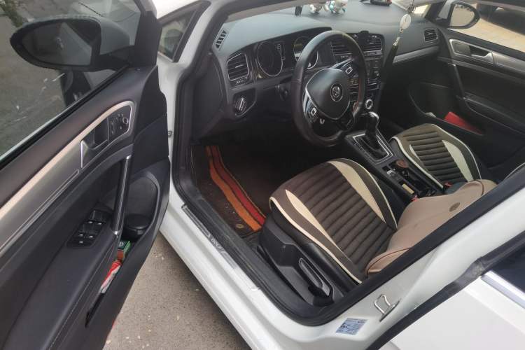Used Volkswagen Golf 2018 230TSI Automatic Comfort Model Driver Seat