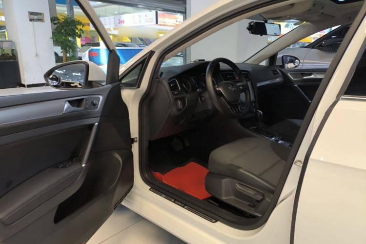 Used Volkswagen Golf 2018 1.6L Automatic Comfort Model Driver Seat