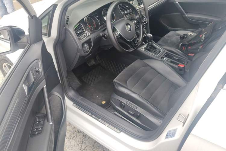 Used Volkswagen Golf 2018 230TSI Automatic Luxury Version Driver Seat