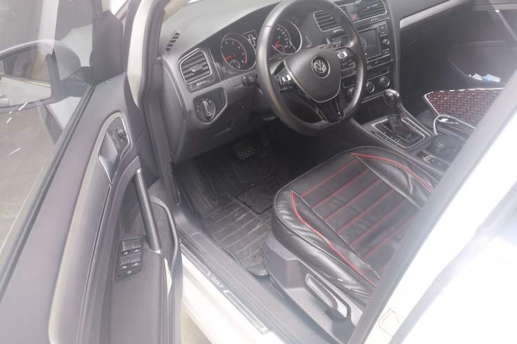 Used Volkswagen Golf 2018 230TSI Automatic Comfort Model Driver Seat