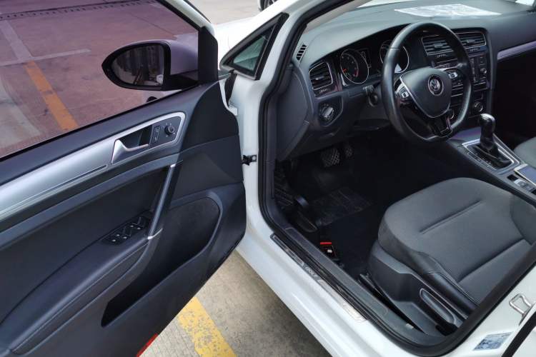 Used Volkswagen Golf 2018 230TSI Automatic Comfort Model Driver Seat