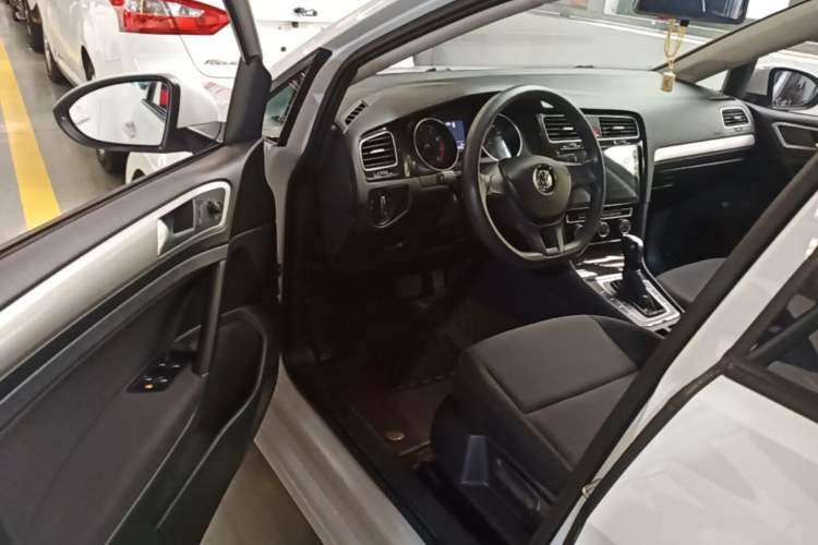 Used Volkswagen Golf 2018 1.6L Automatic Fashion Model Driver Seat