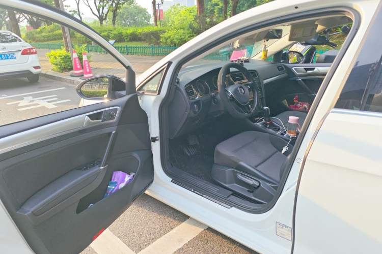 Used Volkswagen Golf 2018 230TSI Automatic Comfort Model Driver Seat