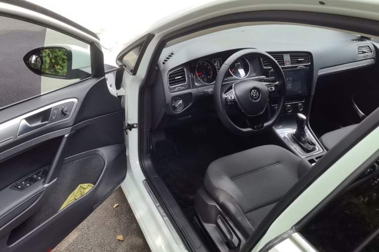 Used Volkswagen Golf 2018 1.6L Automatic Comfort Model Driver Seat