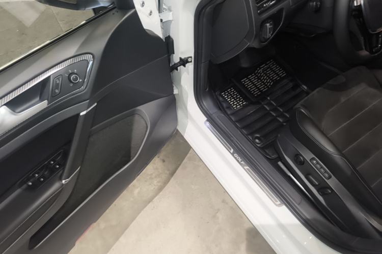 Used Volkswagen Golf 2018 230TSI Automatic Luxury Version Driver Seat