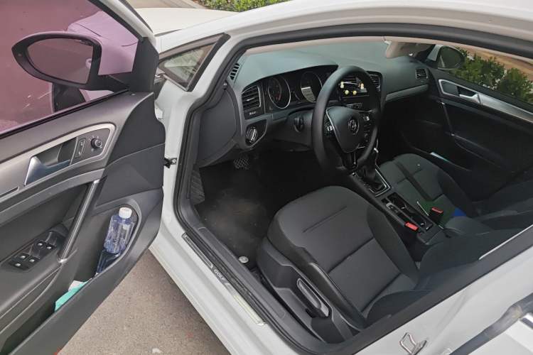 Used Volkswagen Golf 2018 1.6L Automatic Comfort Model Driver Seat