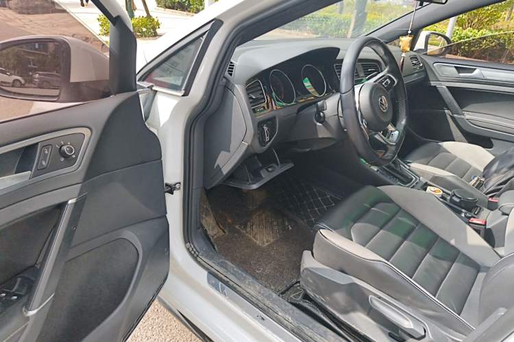 Used Volkswagen Golf 2018 280TSI Automatic R-Line Model Driver Seat