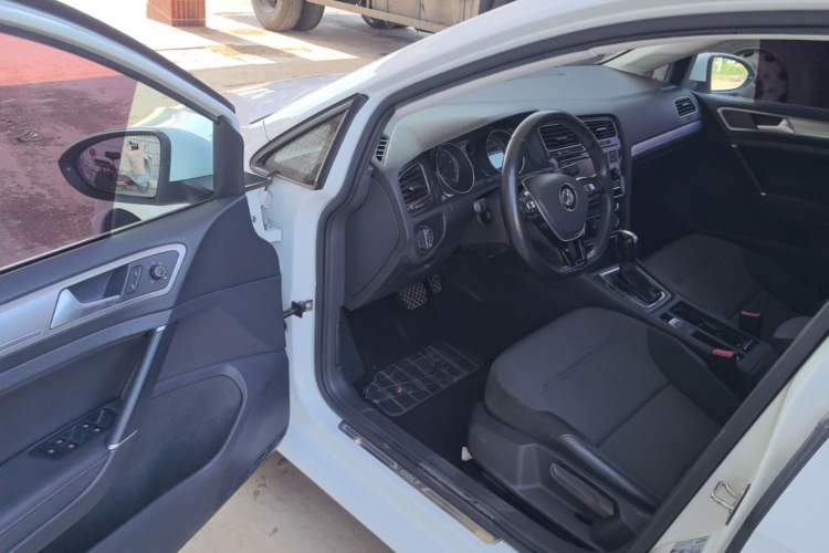Used Volkswagen Golf 2018 230TSI Automatic Comfort Model Driver Seat