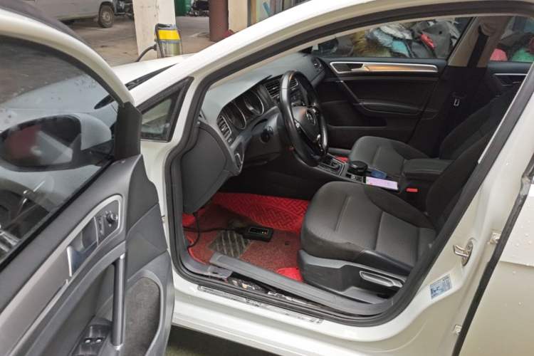 Used Volkswagen Golf 2018 230TSI Automatic Comfort Model Driver Seat