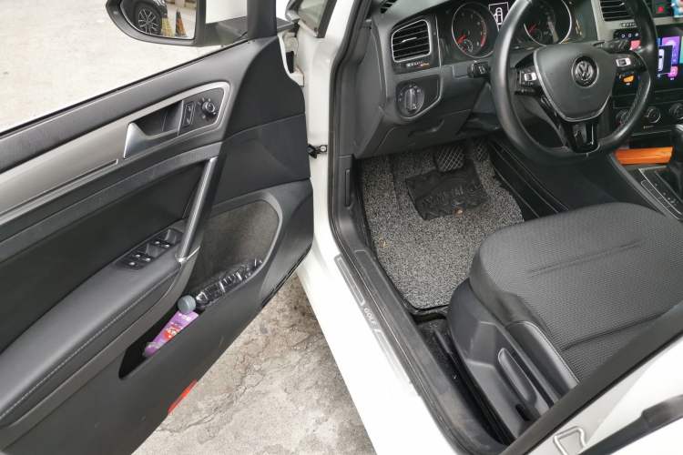 Used Volkswagen Golf 2018 1.6L Automatic Comfort Model Driver Seat